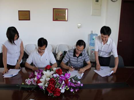 海林董事长李海清与住建部科技发展促进中心领导签约