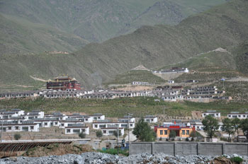 上照为海林太阳能屋顶工程——代格村藏族民居