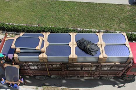 运往拉萨的海林平板太阳能集热器开始装车
