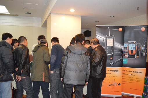 与会代表参观德图仪器新品