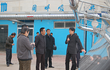 董事长李文介绍奇威特太阳能空调系统