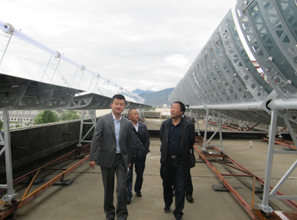 西藏自治区住建厅刚杰副厅长视察西藏大学奇威特太阳能采暖项目
