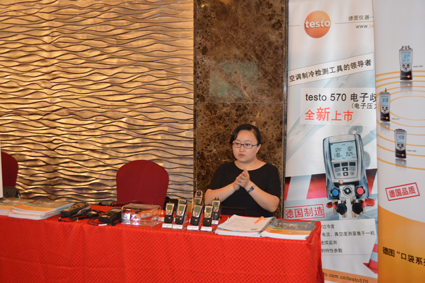 德图仪器产品展示区