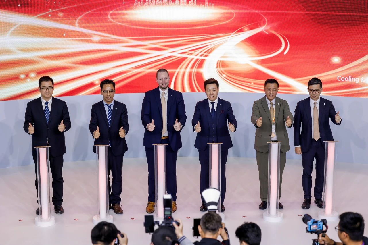  江森自控日立空调中国进博会打卡瞬间 | 扩大战略朋友圈 扩充产品&am 