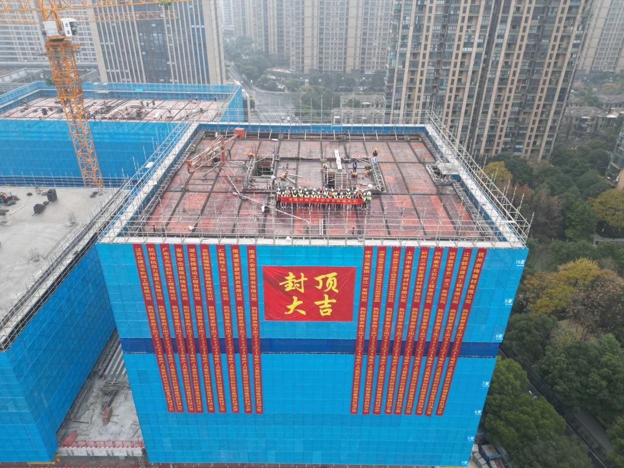  拼闯开新局丨 杭州良渚好运产业园建设项目首楼封顶！ 